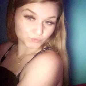 Meet your Posher, Caitlin